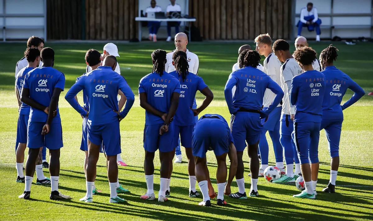 La révolution de Zinedine Zidane chez les Bleus saluée par Dugarry