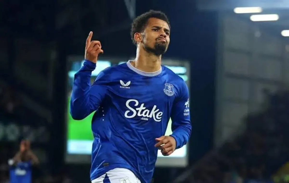 Nobel Mendy marque et Iliman Ndiaye offre une passe décisive à Everton