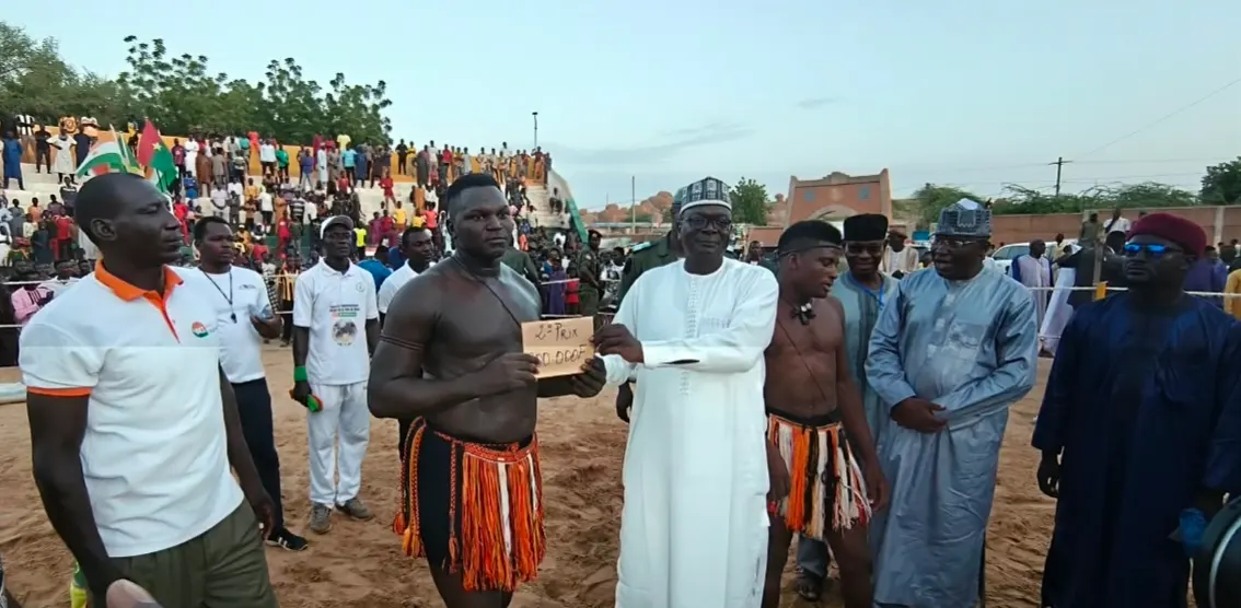 Idi Nabagawa remporte la Coupe de lutte de l’administrateur de Zinder