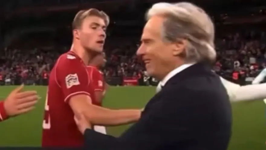 Rasmus Hojlund pushes Portugal coach after Ronaldo salute