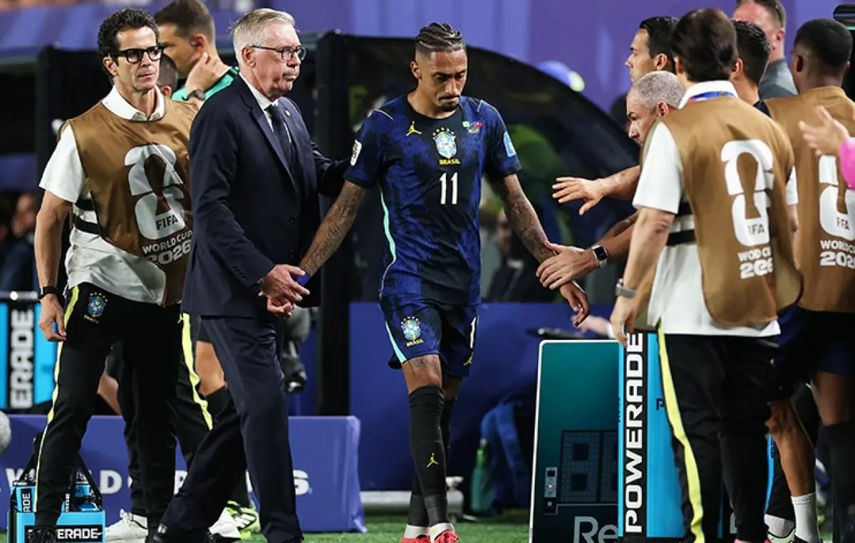 البرازيل تسرّح رافينيا بعد إصابة في عضلة الفخذ