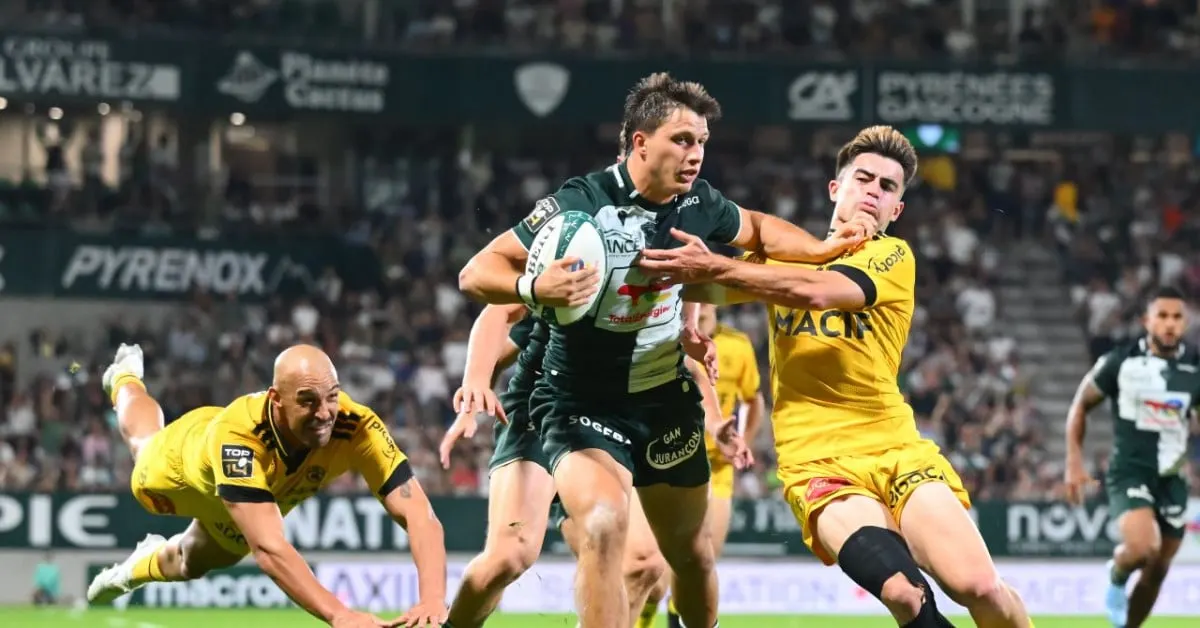 Pau bounce back against La Rochelle to share Top 14 lead
