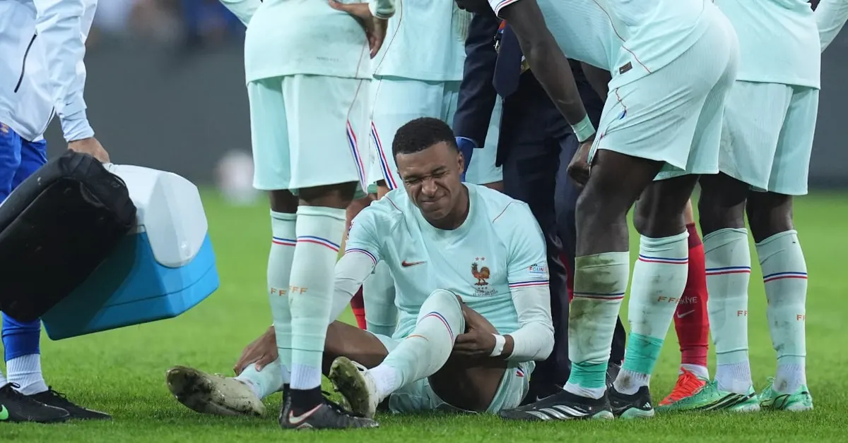 Kylian Mbappé faces lengthy absence after Turkey injury