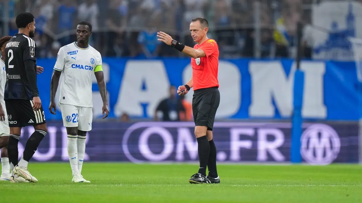 Ligue 1 referee microphones make a muted debut