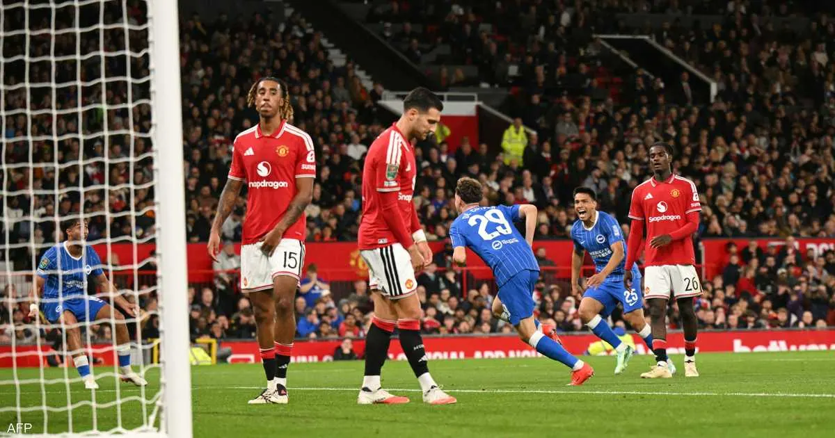 مانشستر يونايتد يودّع كأس الرابطة بعد انهيار نادر على أرضه