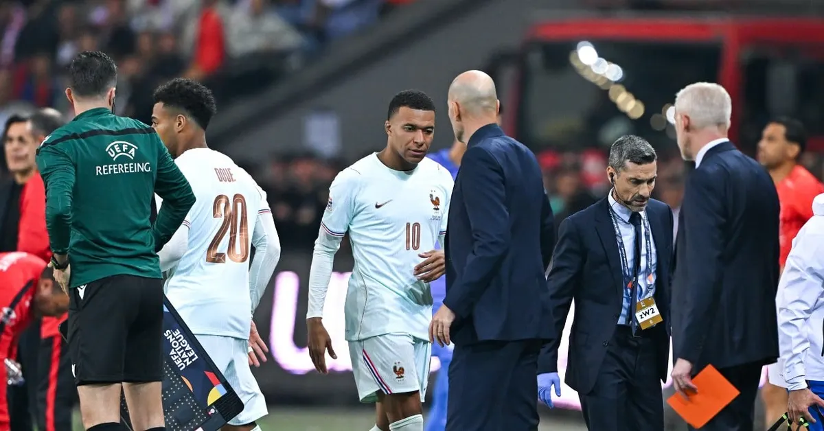 Zinedine Zidane keeps France squad at 22 after Mbappe injury