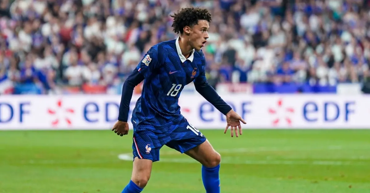 Maghnès Akliouche critiqué après son revers avec la France