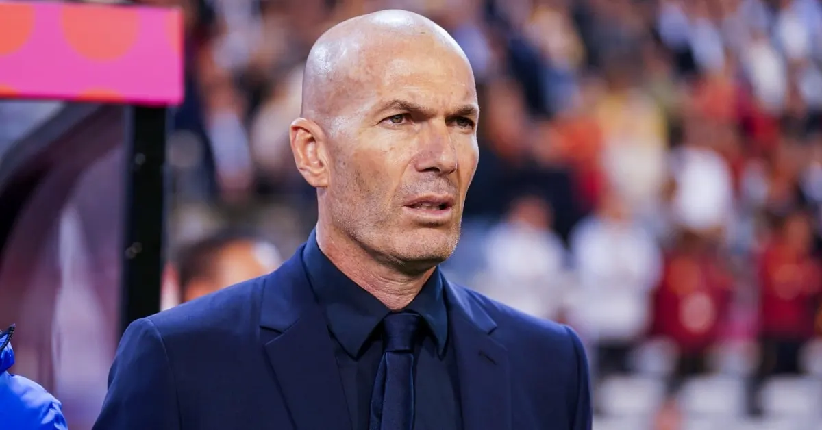 Zinedine Zidane reçoit le soutien de la FFF après ses débuts avec la France