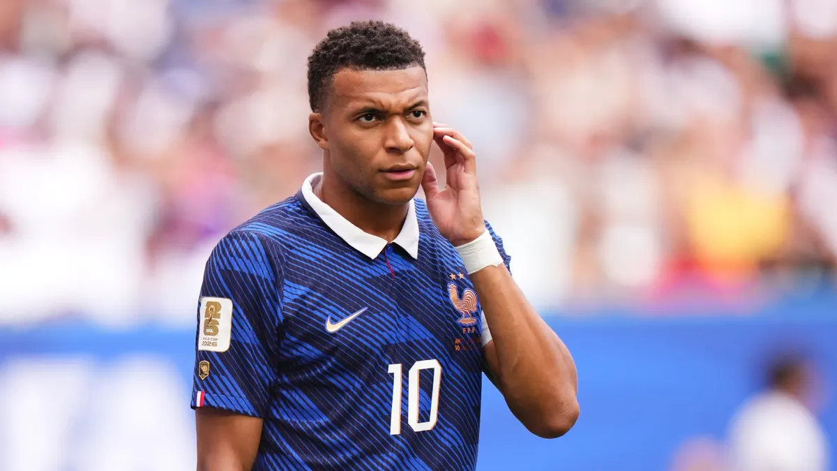 Kylian Mbappé confronté aux tensions chez les Bleus après les déclarations de Rothen