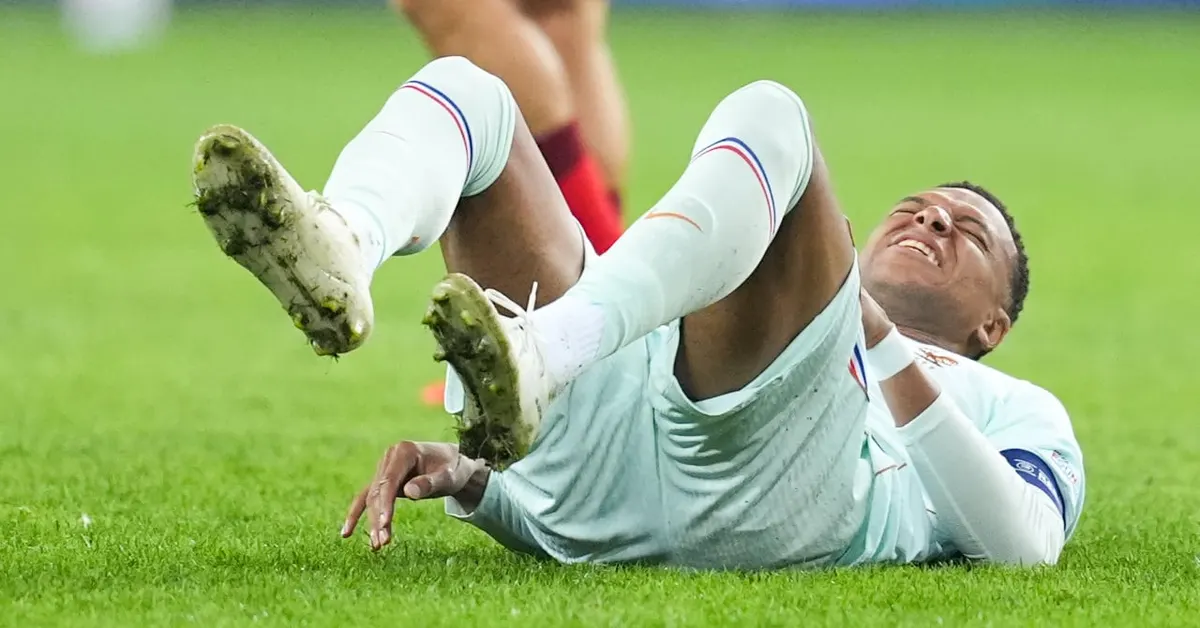 Kylian Mbappé absent pour une durée indéterminée après une blessure tendineuse au genou gauche