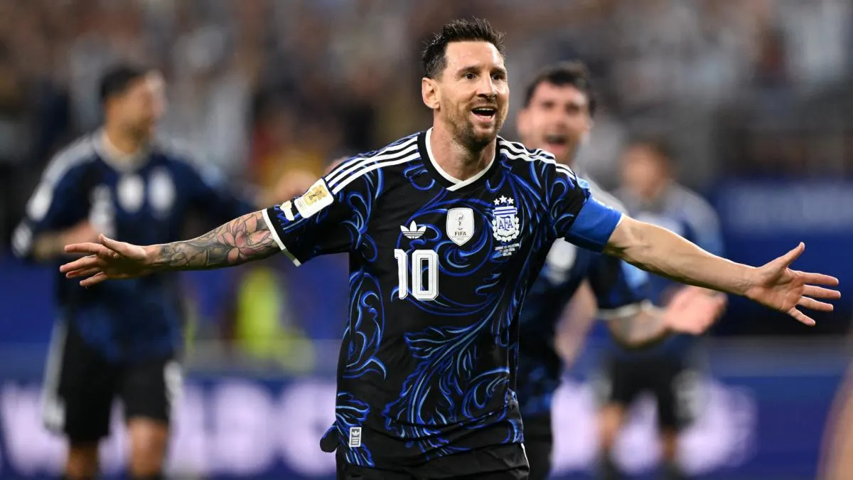 Lionel Messi memorabilia stolen from Paris shop